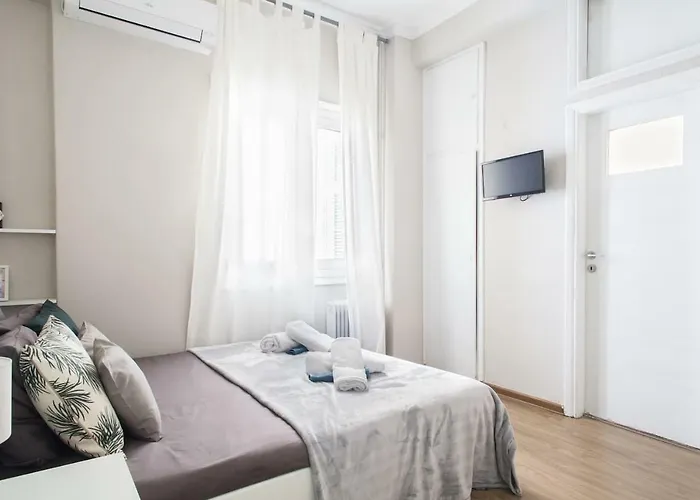 Your Stay Next To Acropolis!